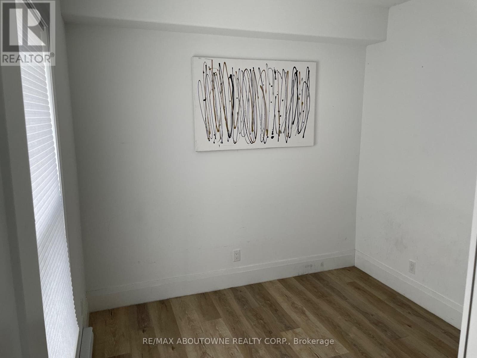 66 WELLINGTON STREET S photo 5