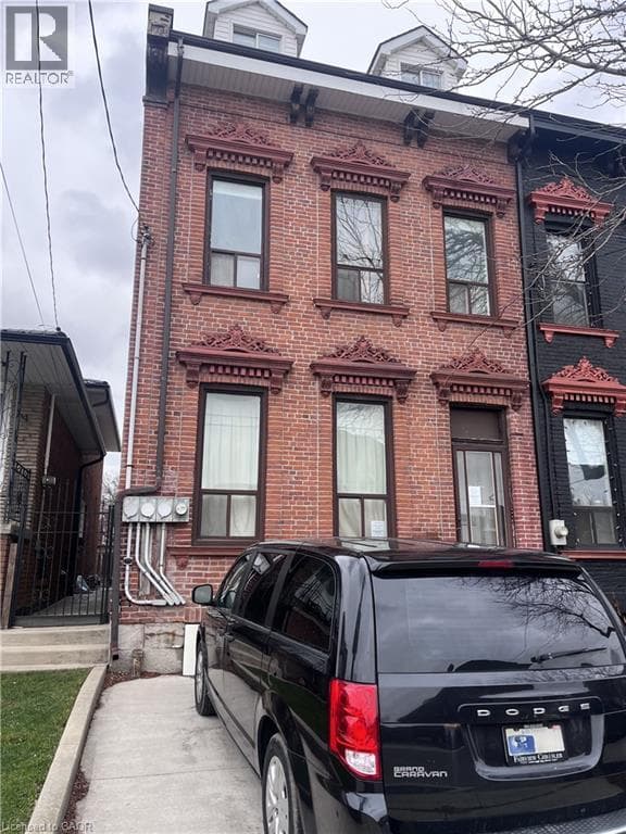 223 PARK Street N photo 2
