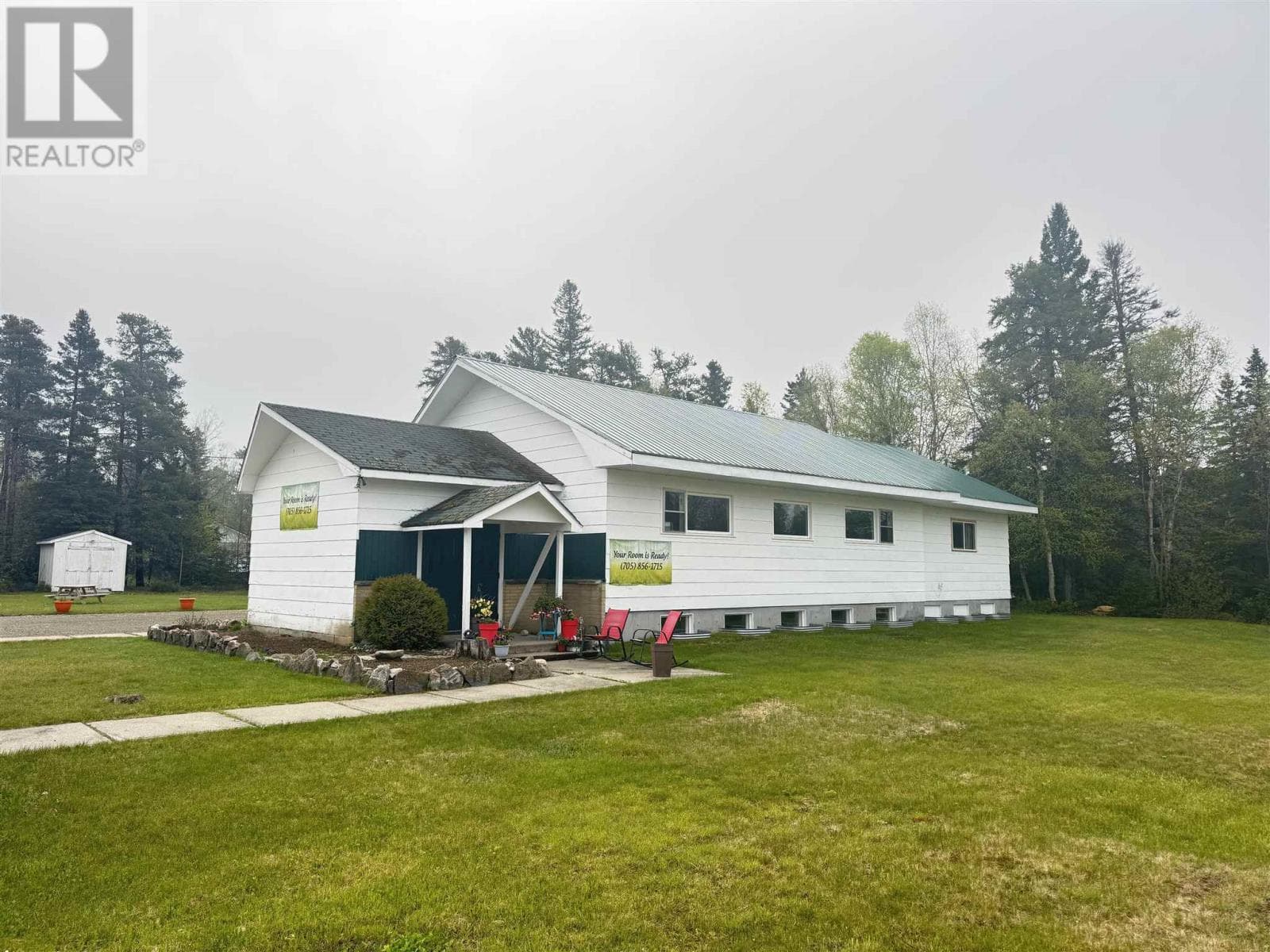 323 Hardy AVE photo 3