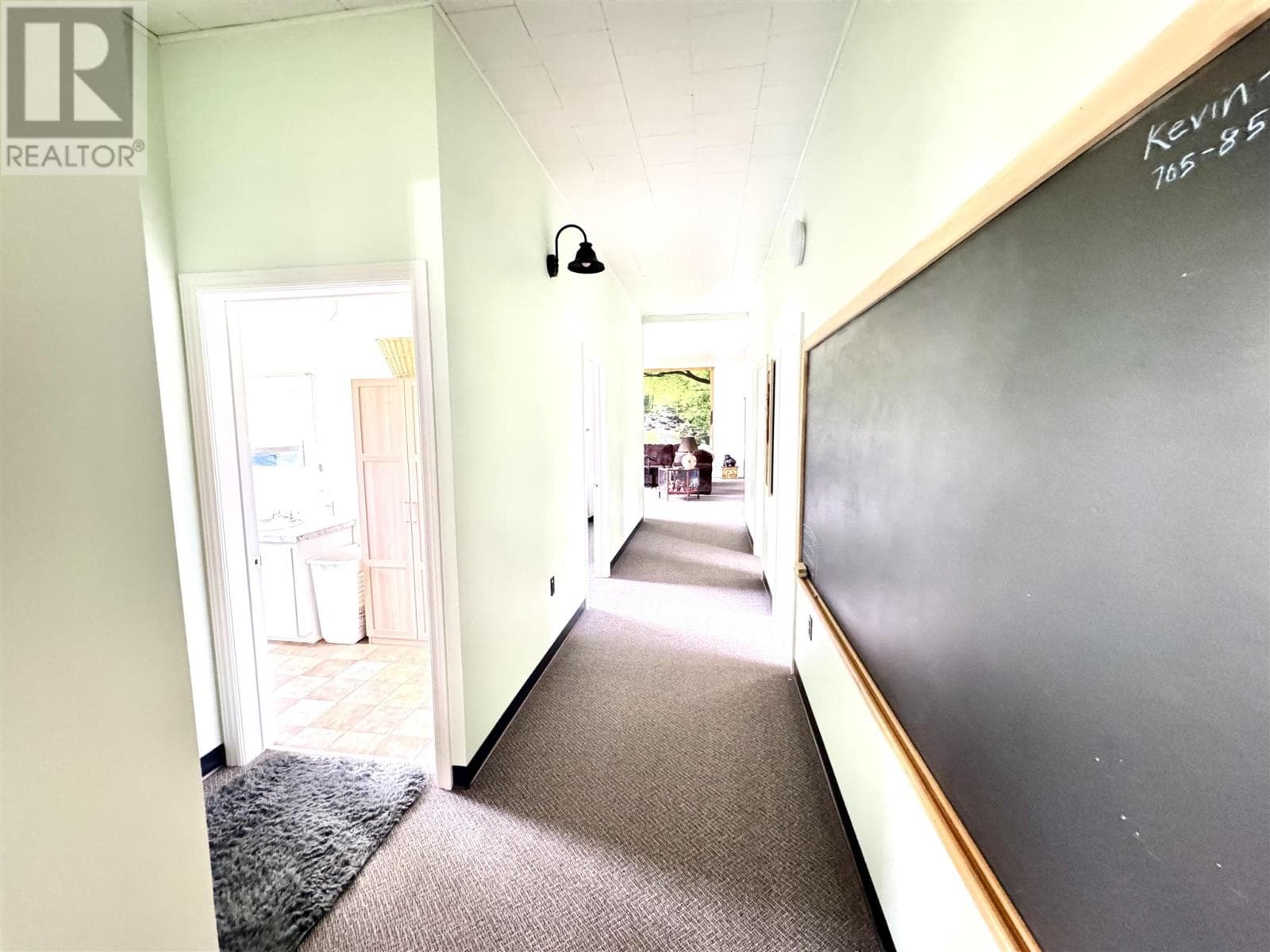 323 Hardy AVE photo 4