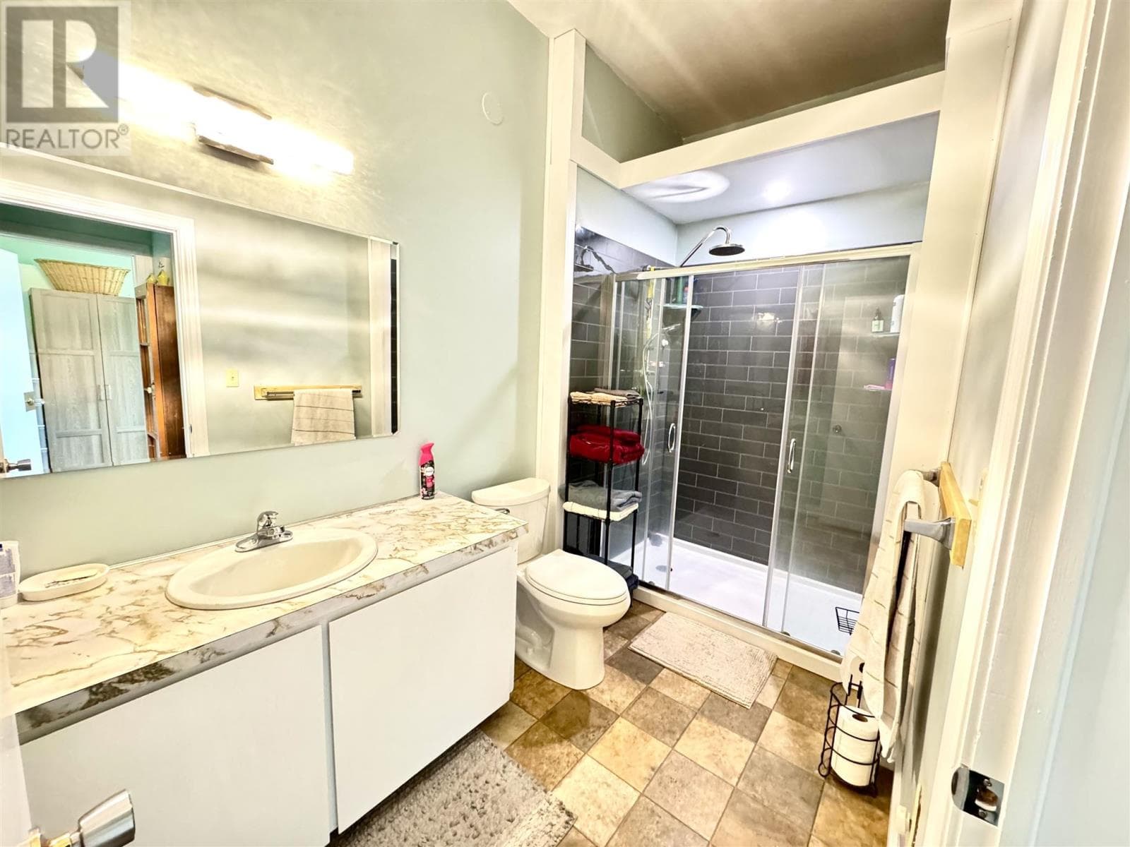323 Hardy AVE photo 5