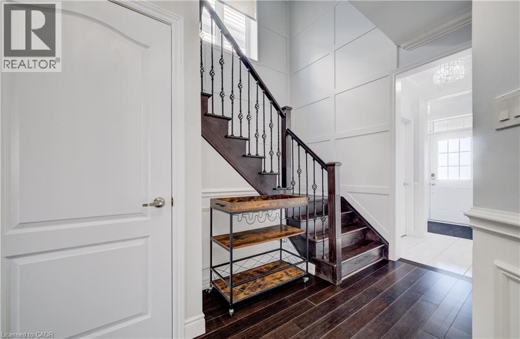 524 LINDEN Drive photo 4
