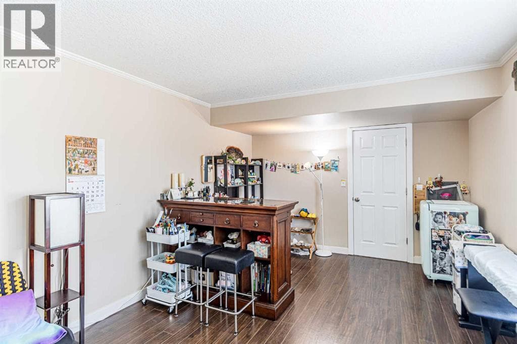77, 5103 35 Avenue SW photo 4