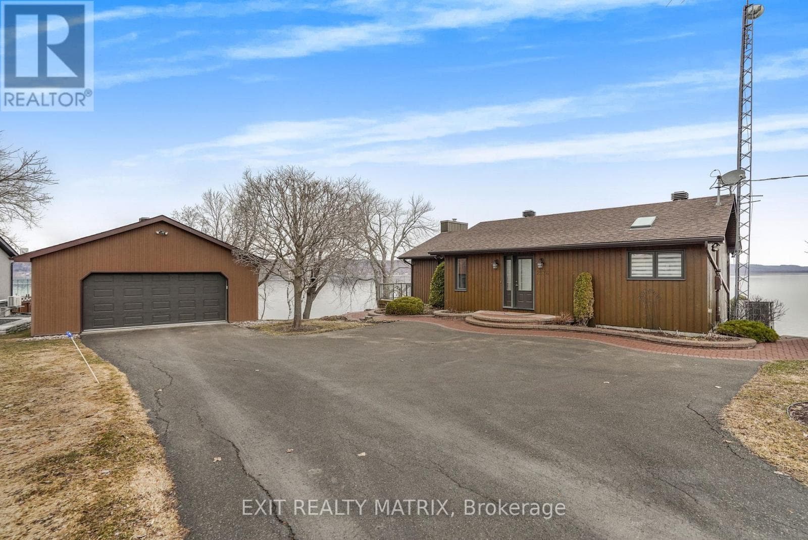 2176 BAY ROAD photo 2
