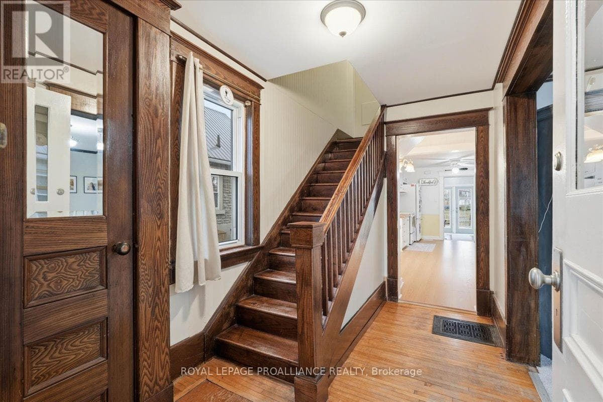 46 VICTORIA STREET photo 5