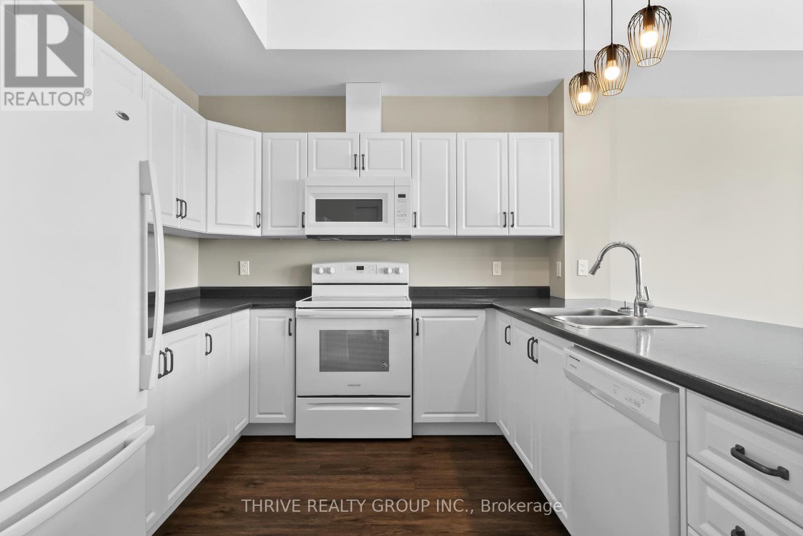 303 - 263 BUTLER STREET photo 5