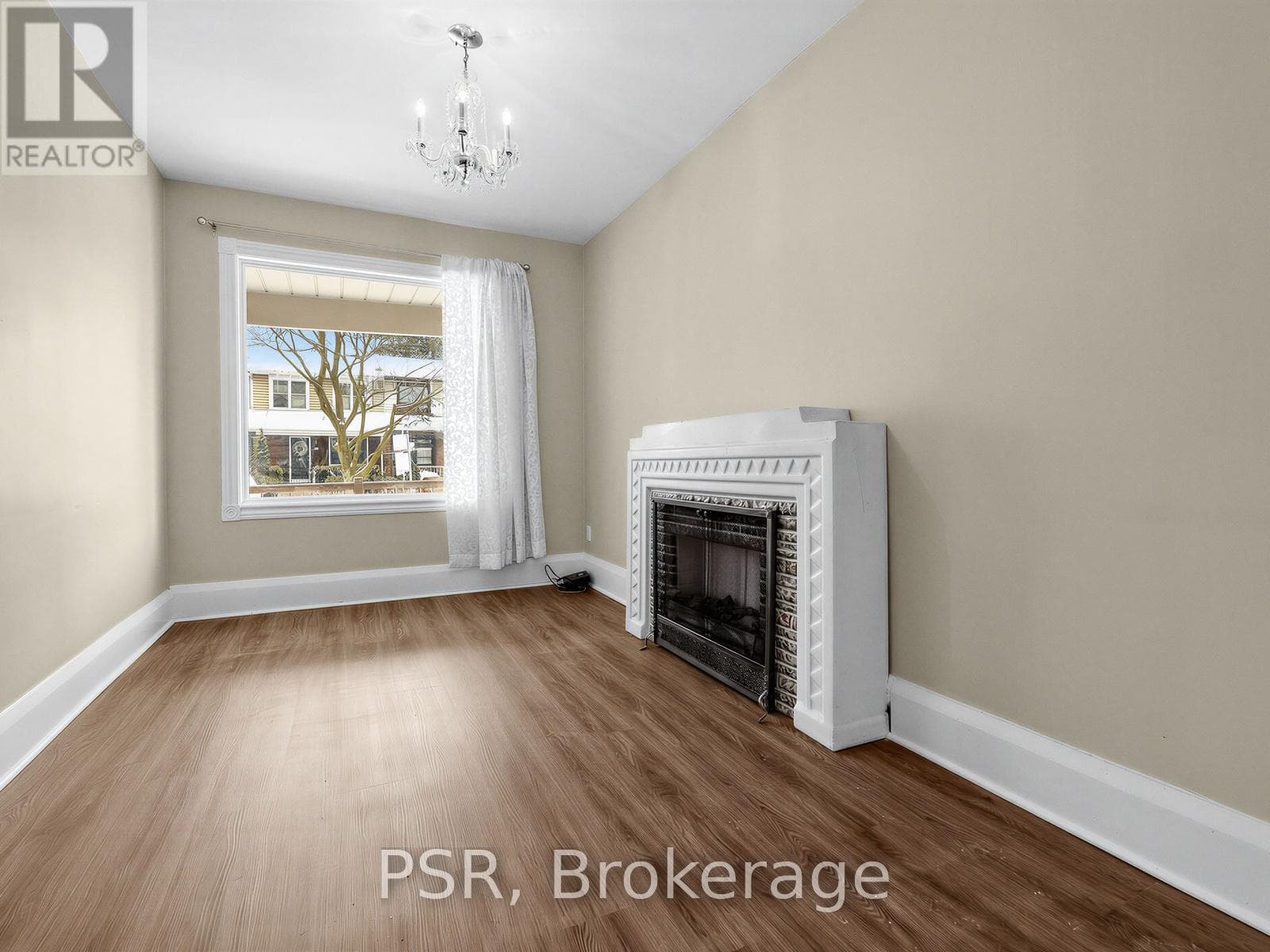 459 MANOR ROAD E photo 3