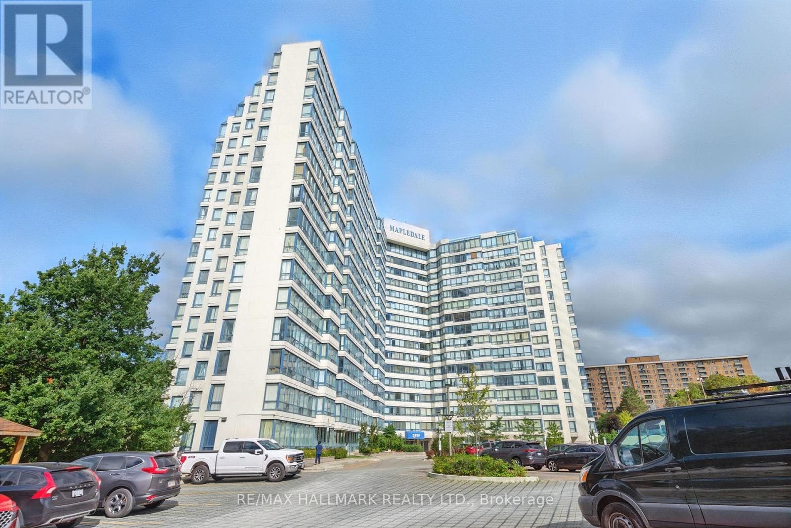 #802 - 3050 ELLESMERE ROAD photo 2