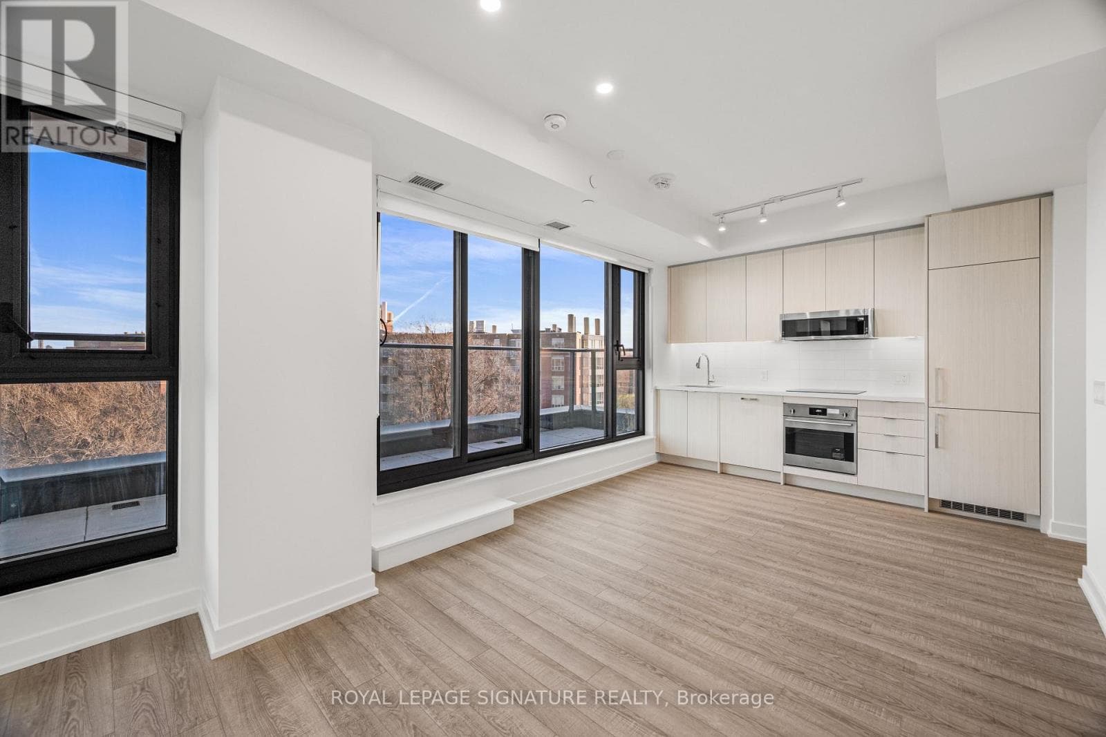 2 bed 2 bath single family at 609 - 250 LAWRENCE AVENUE W — $599,000