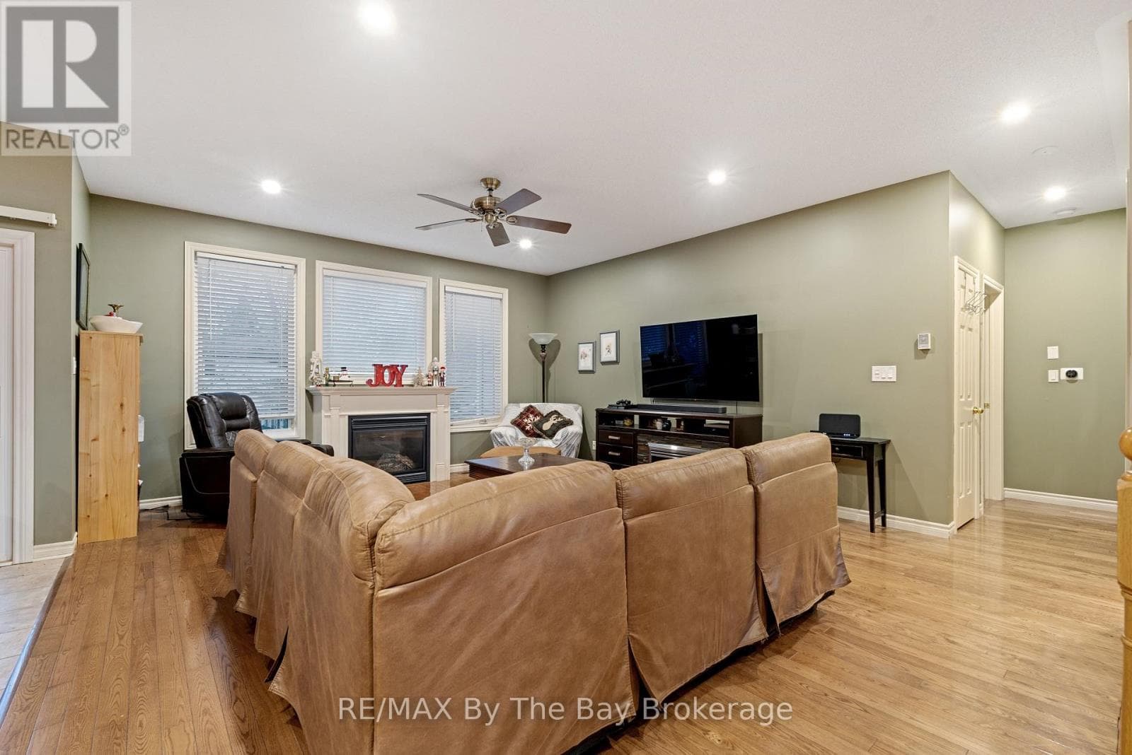 6 DEERRUN PLACE photo 5