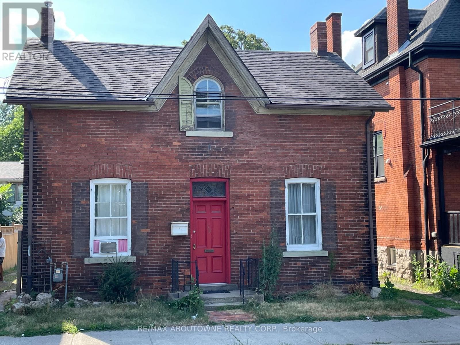 70 WELLINGTON STREET S photo 2