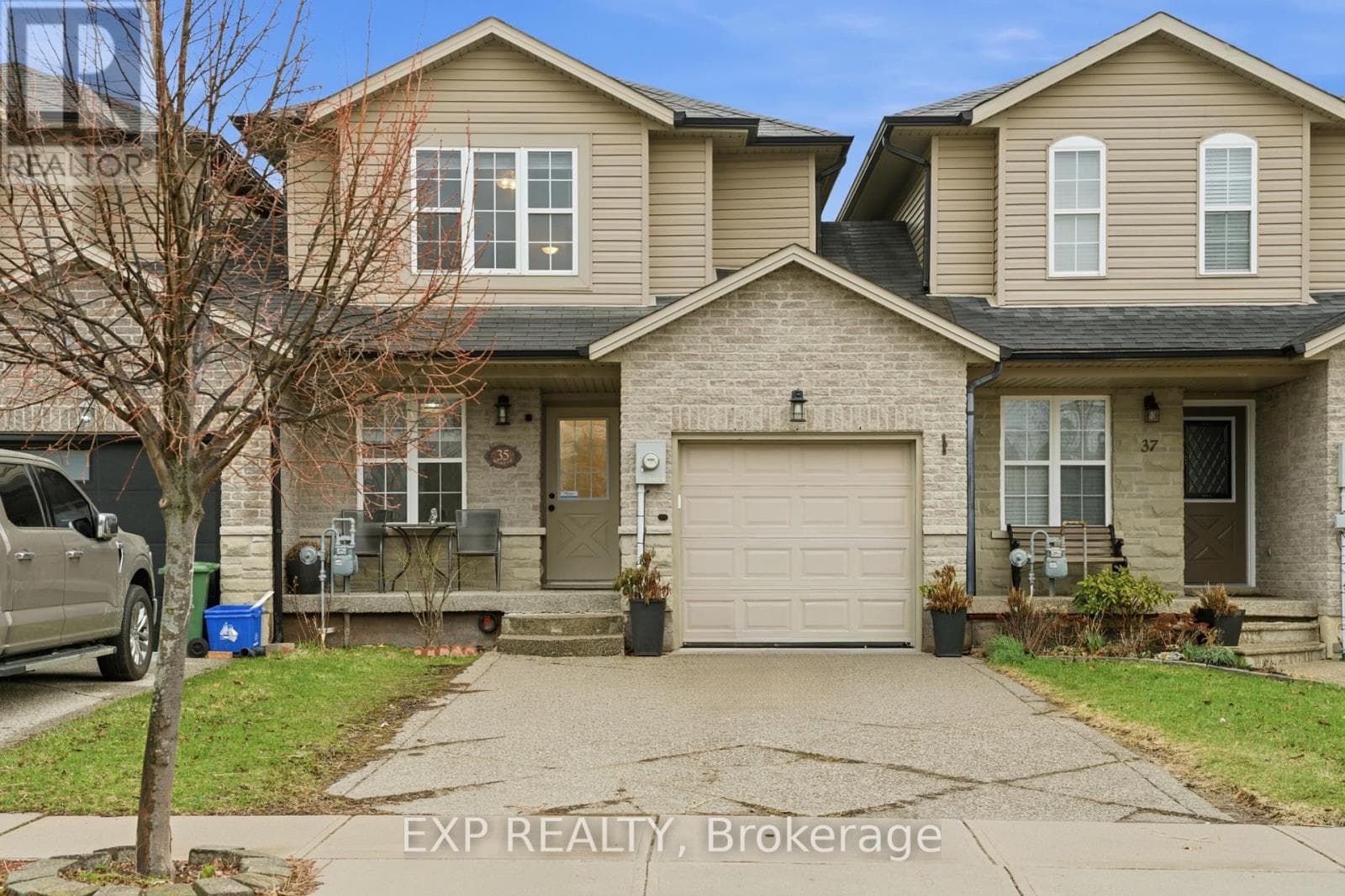 3 bed 4 bath single family at 35 THAMES WAY — $715,000