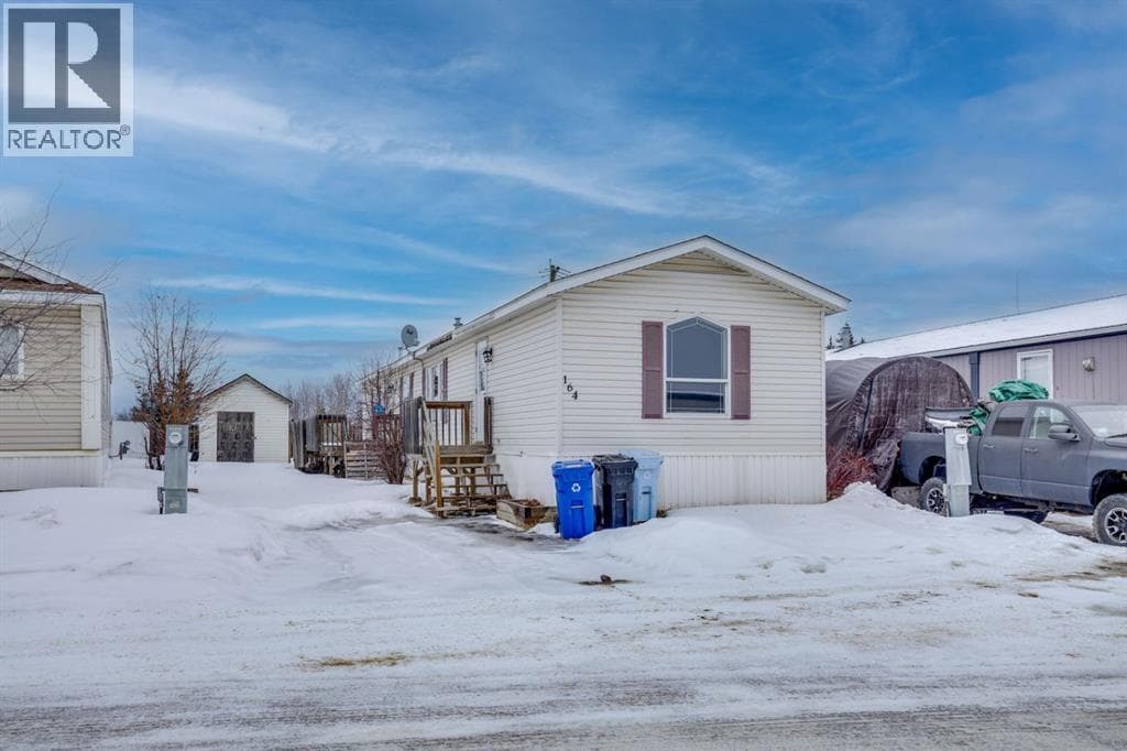 3 bed 2 bath single family at 164 Grandview Crescent — $144,900