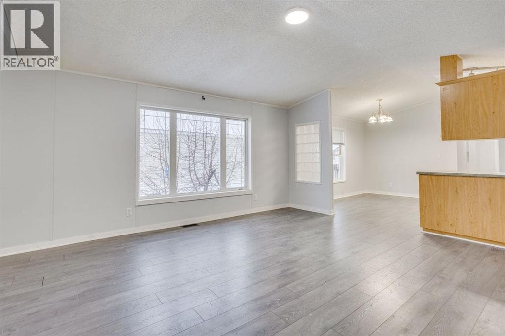 164 Grandview Crescent photo 5