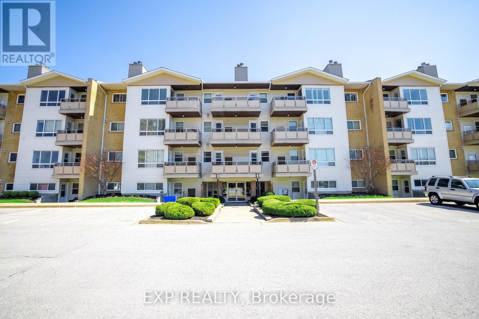 2 bed 2 bath single family at 120 - 78 ROEHAMPTON AVENUE — $344,900