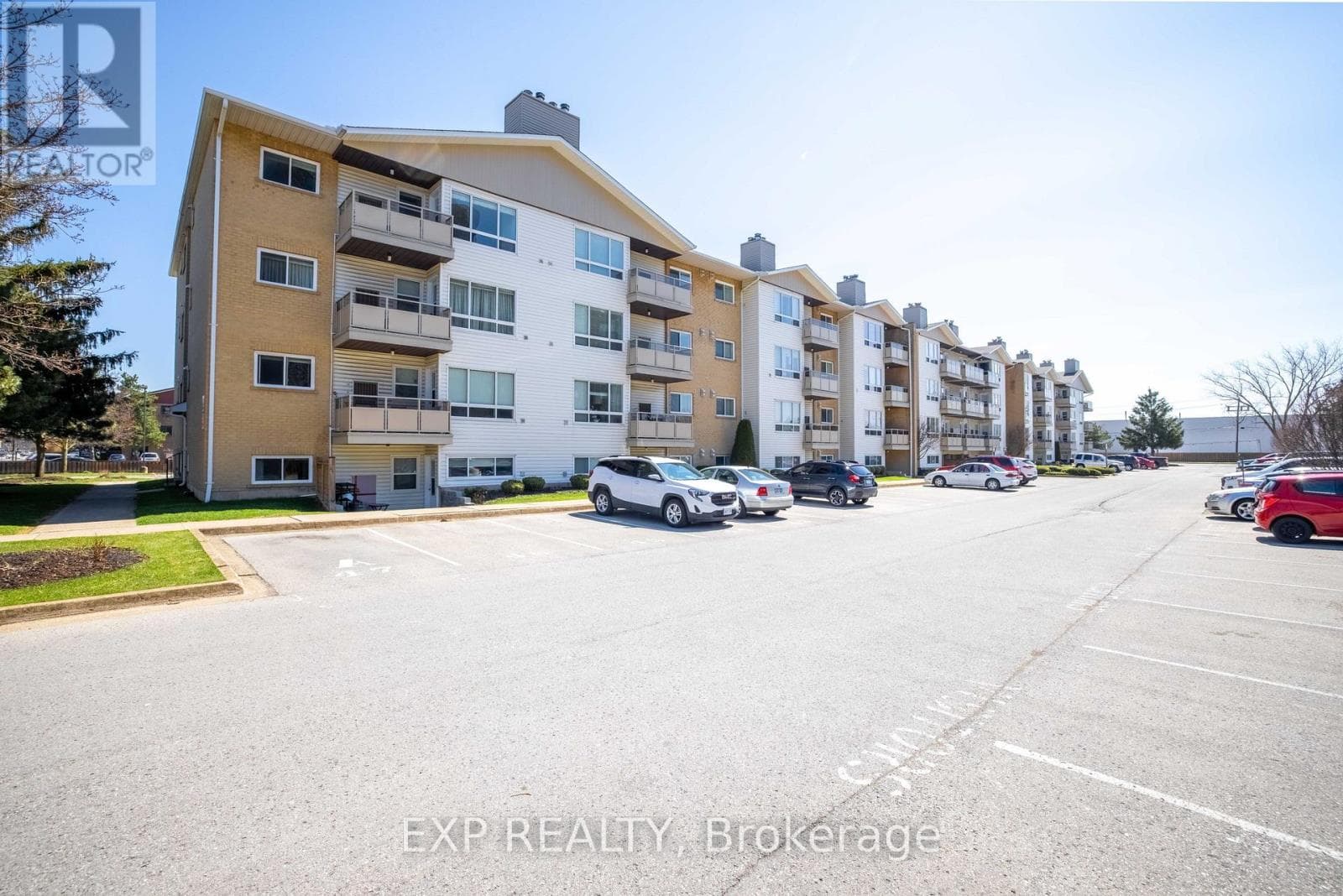 120 - 78 ROEHAMPTON AVENUE photo 2