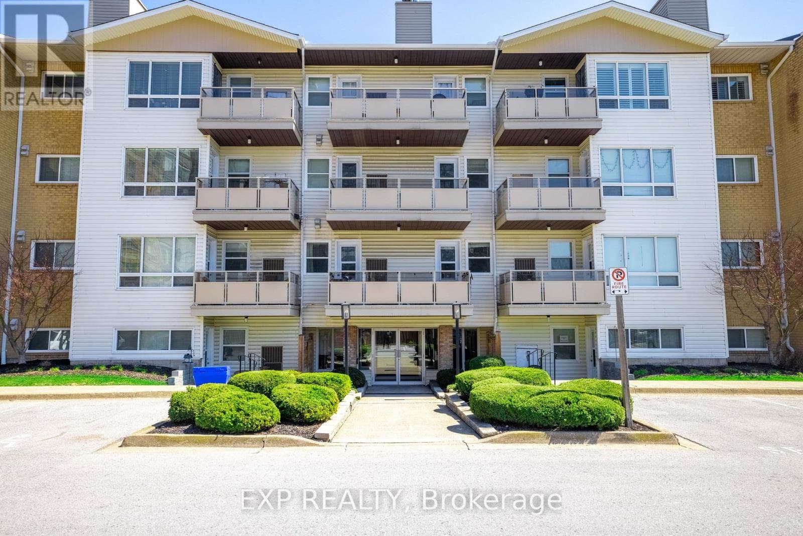 120 - 78 ROEHAMPTON AVENUE photo 4