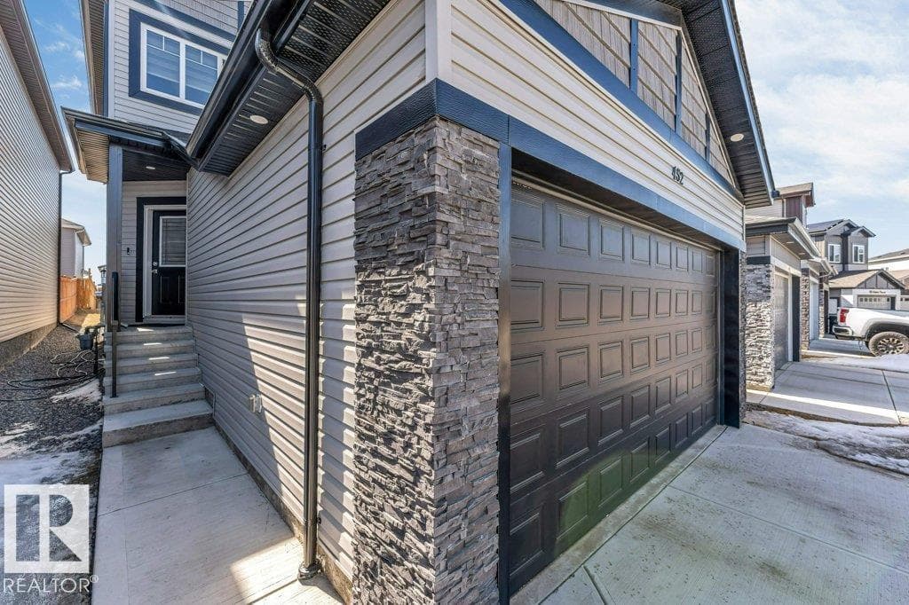 452 ROBERTS CR photo 2
