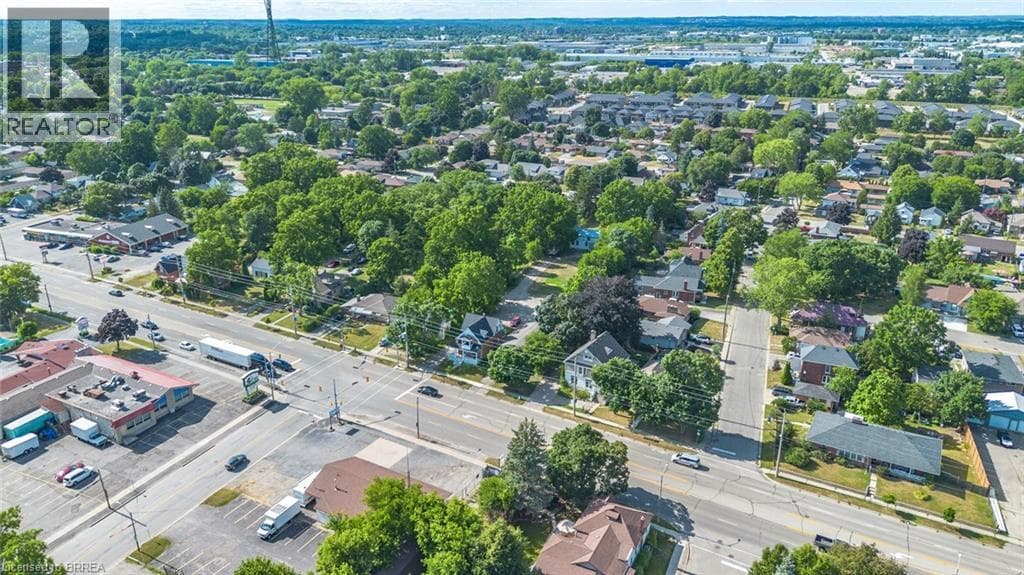 816 COLBORNE Street E photo 4