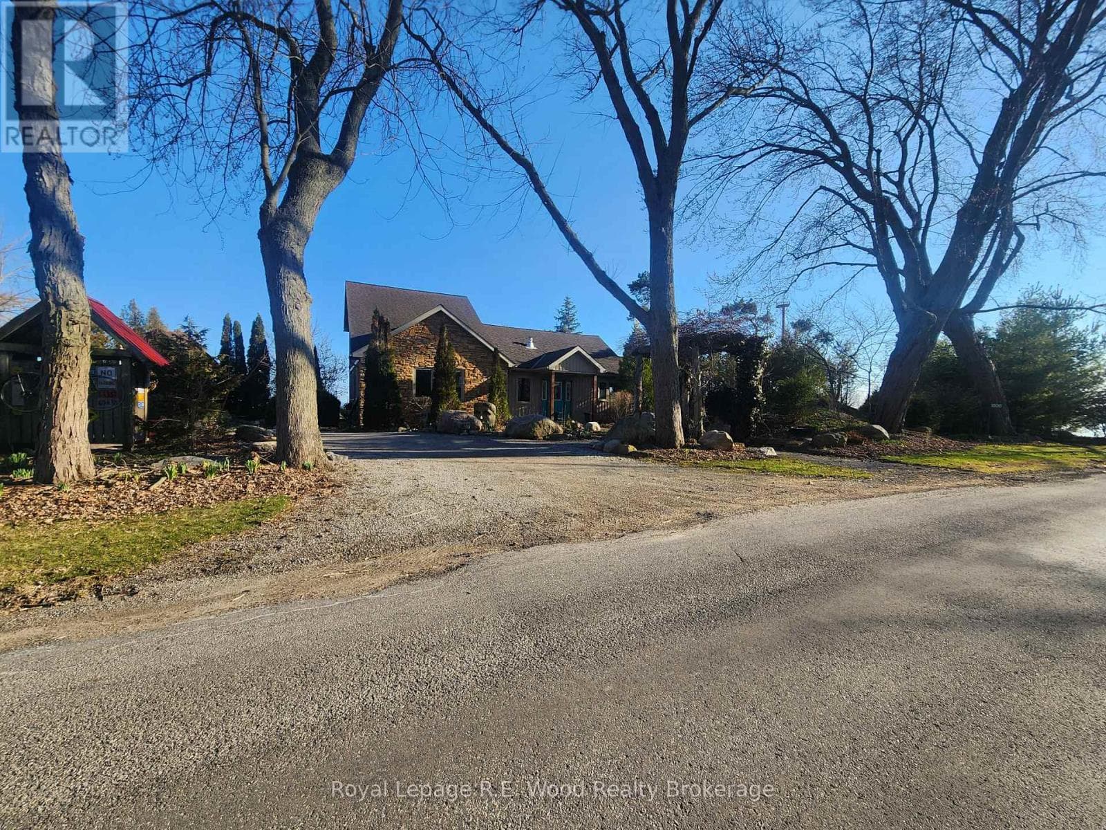 1806 LAKESHORE ROAD photo 2