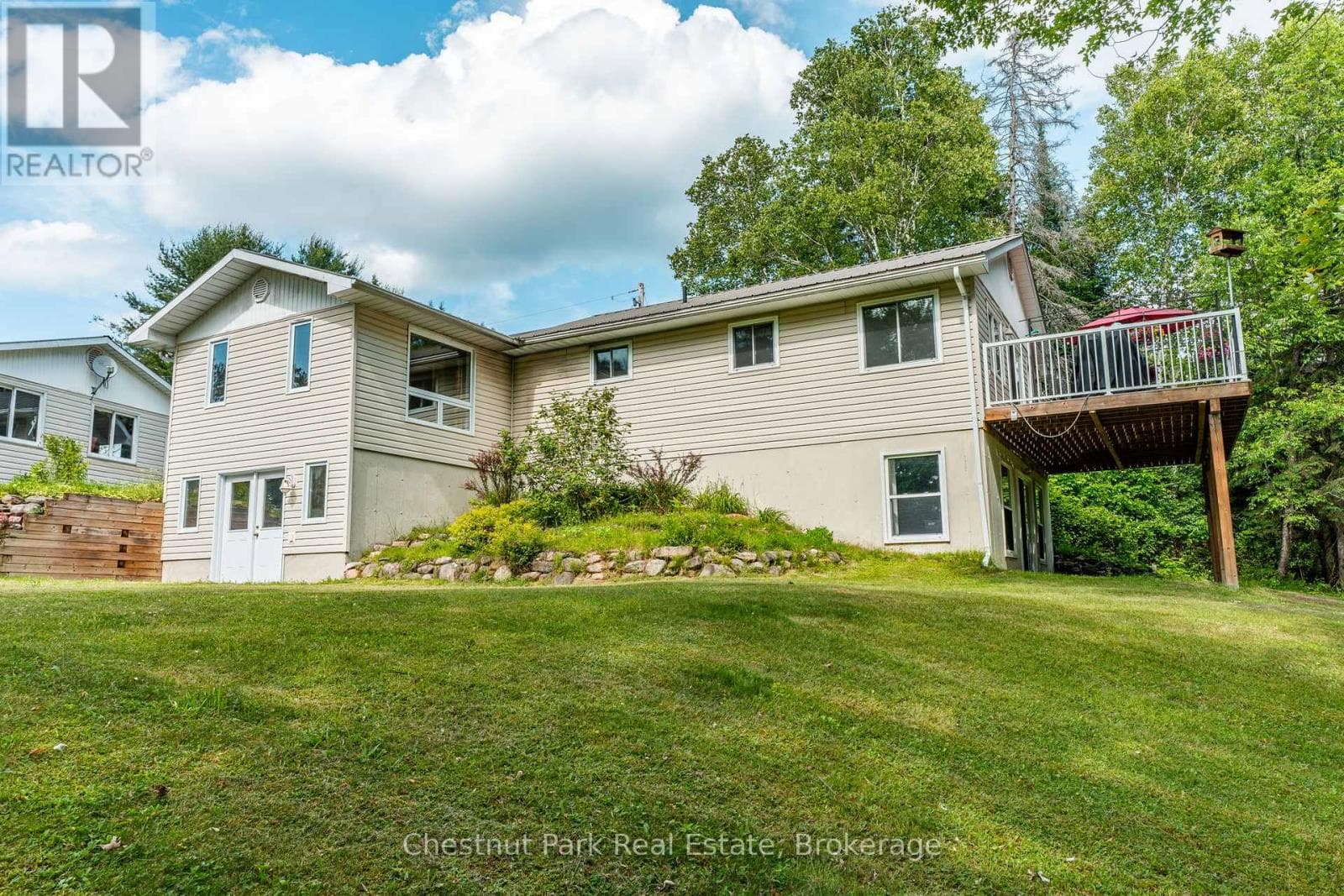 1054 GREEN LAKE ROAD photo 3
