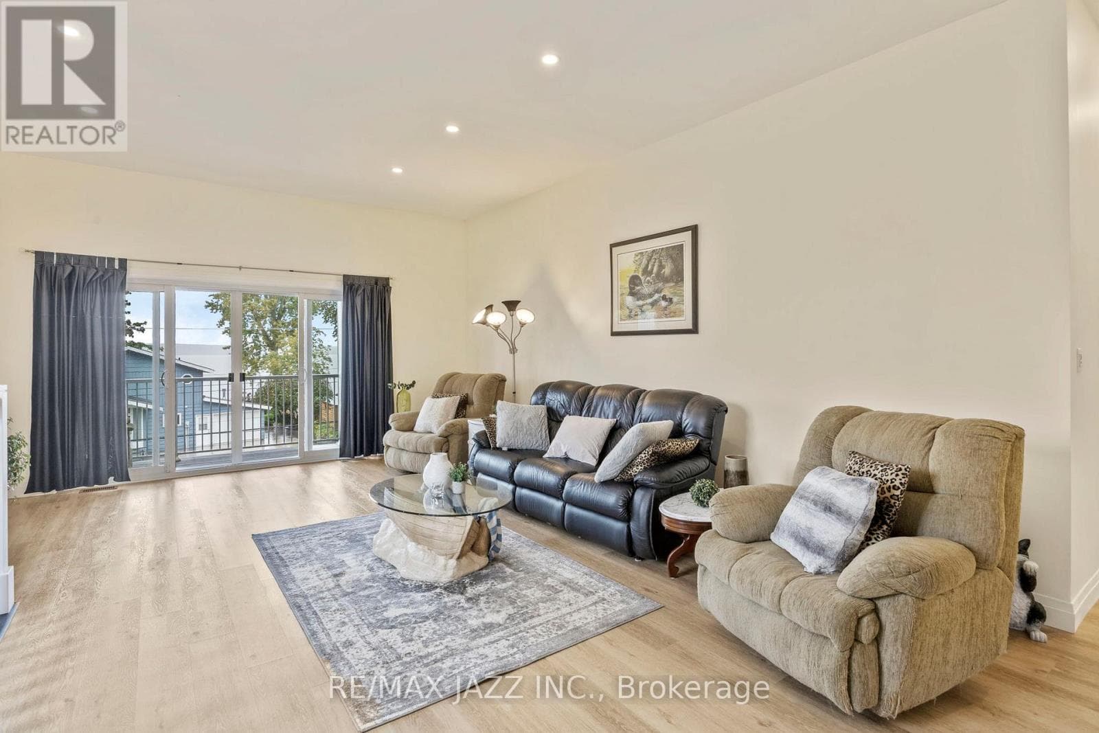 283 PLATTEN BOULEVARD photo 10