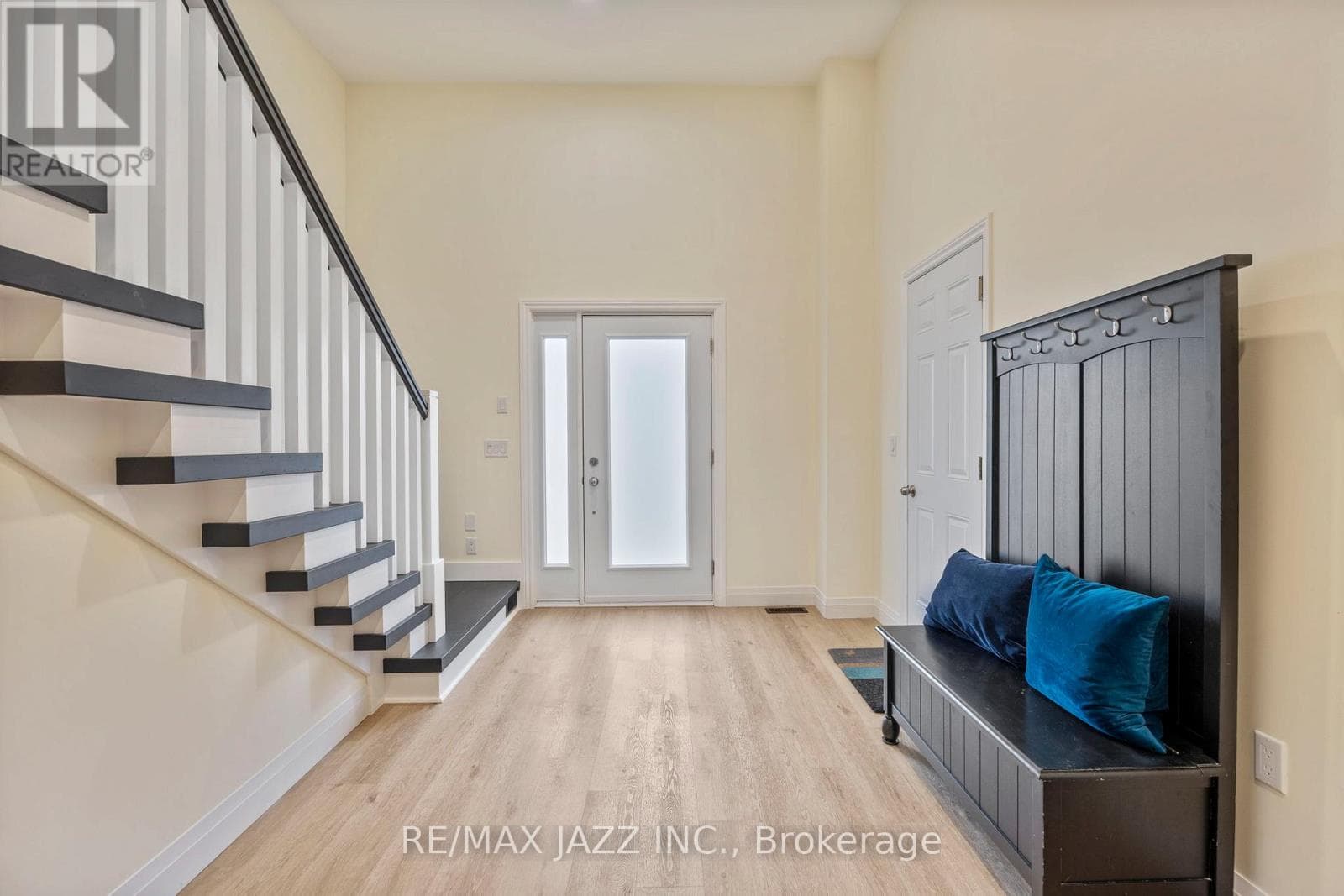 283 PLATTEN BOULEVARD photo 3