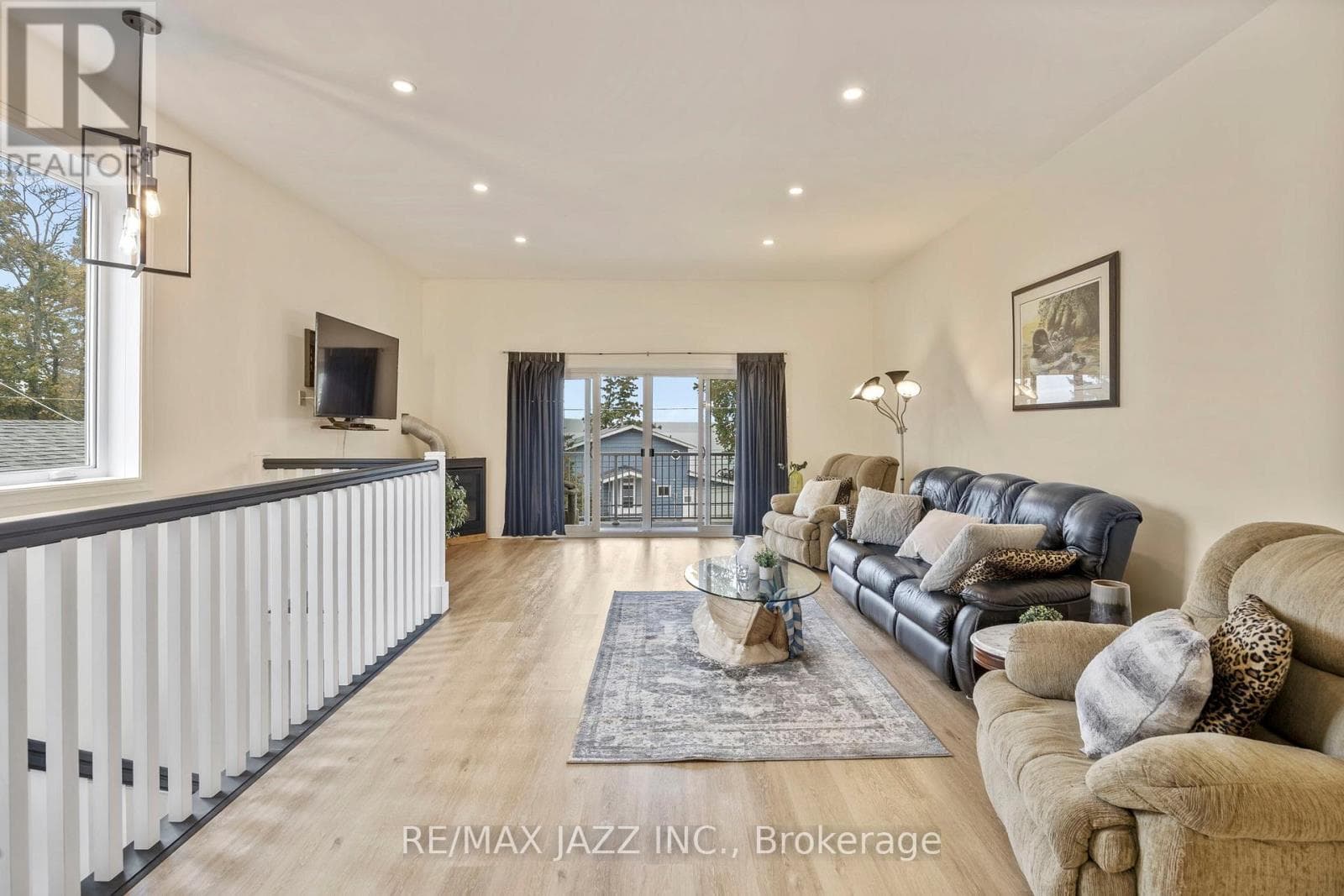 283 PLATTEN BOULEVARD photo 9