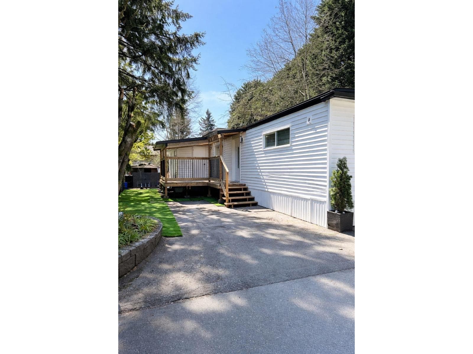 6 6571 KING GEORGE BOULEVARD photo 2