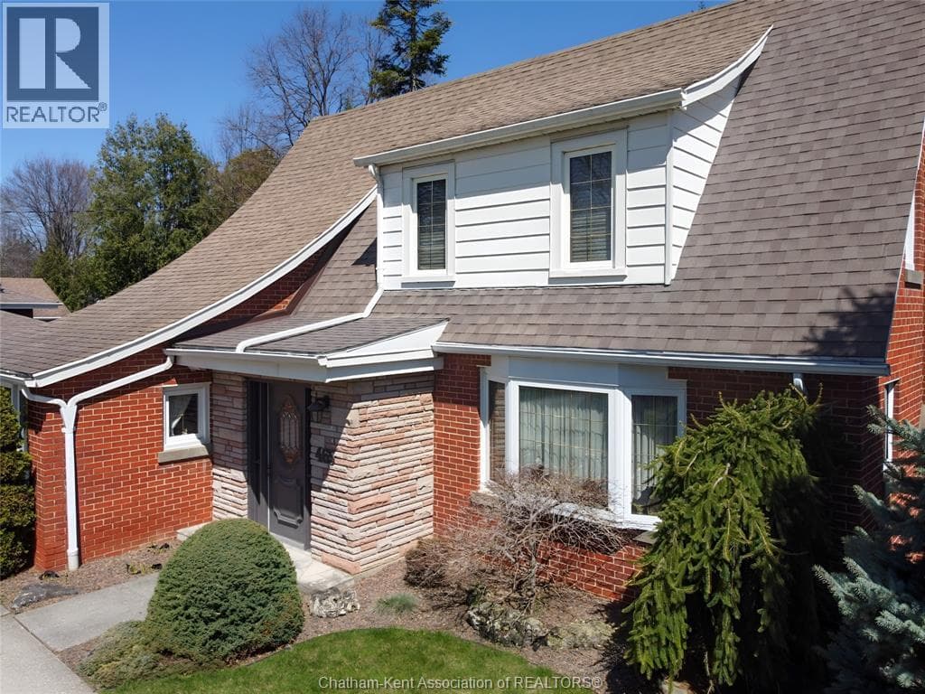 3 bed 2 bath single family at 465 Victoria AVENUE — $579,900