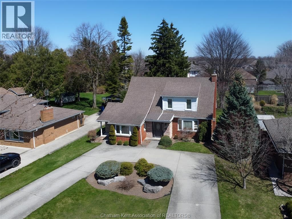 465 Victoria AVENUE photo 3
