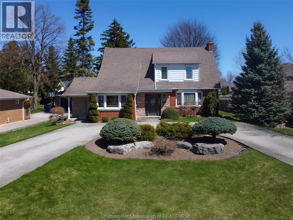 465 Victoria AVENUE photo 5