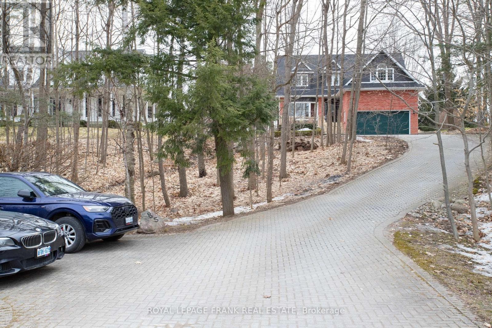 85 AMBLESIDE DRIVE photo 3