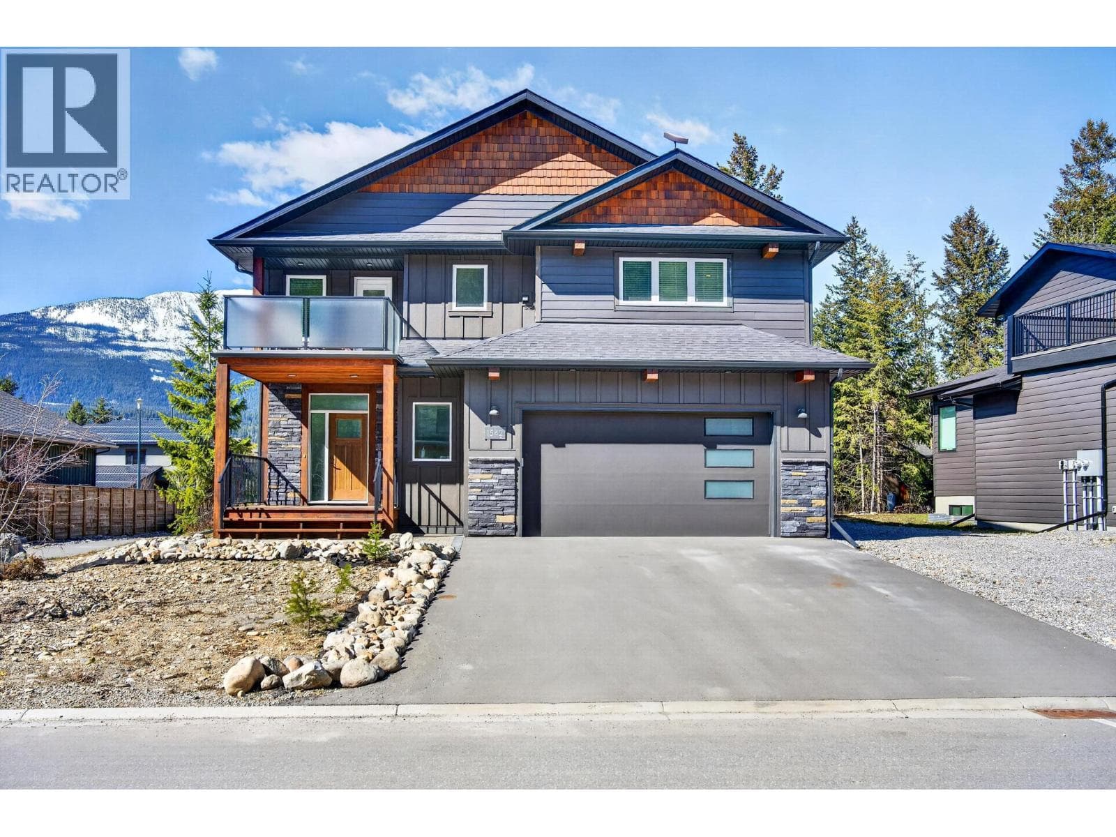 1542 Cedar Street photo 3
