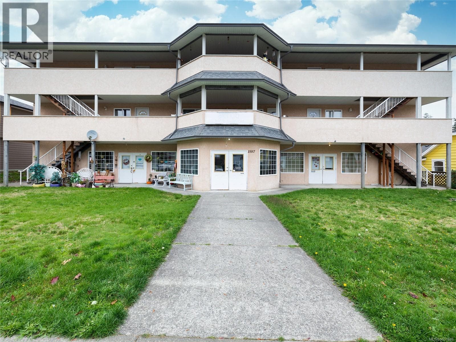 1 1587 Joan Ave photo 3