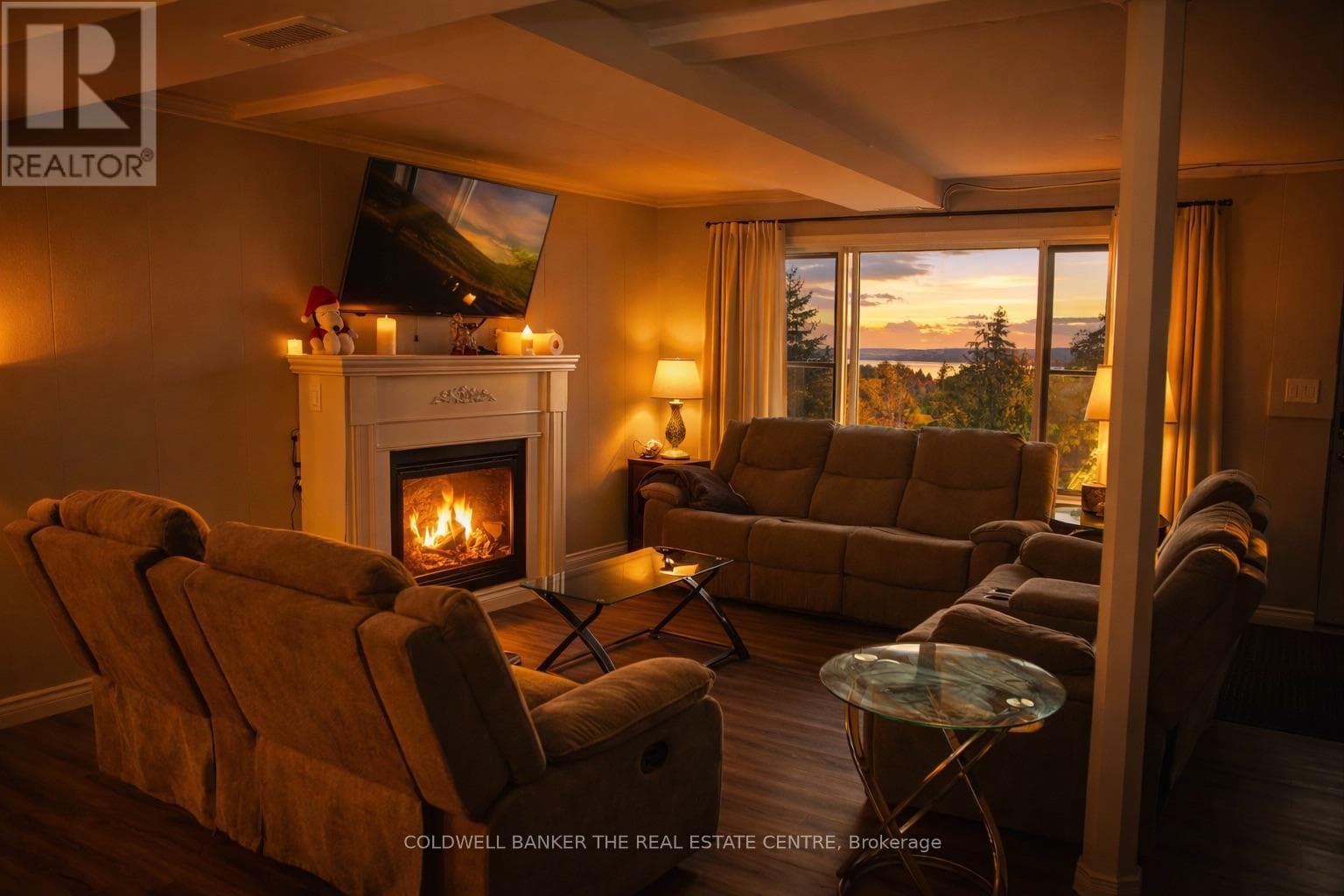 426 SUNSET CRESCENT photo 3