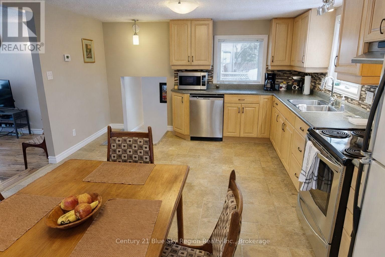 36 NICHOLS STREET photo 4