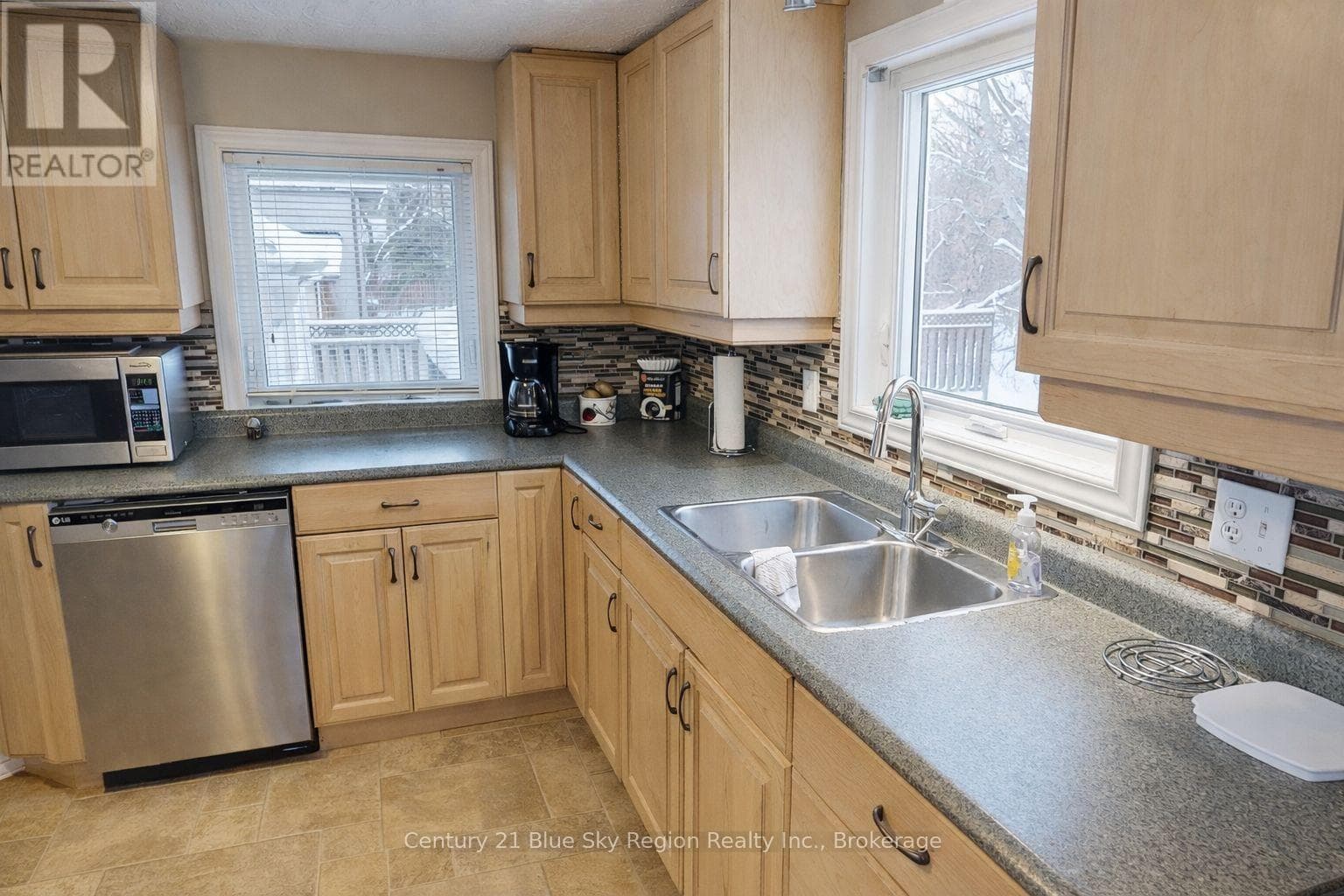 36 NICHOLS STREET photo 5