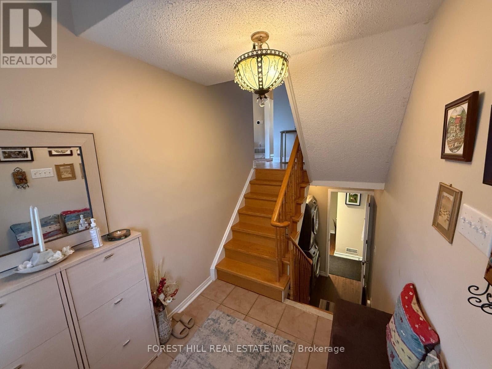 54 TIMBERVIEW DRIVE photo 3