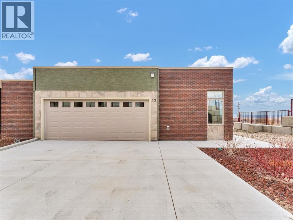 2 bed 3 bath single family at 42 Palisades Lane NE — $759,900