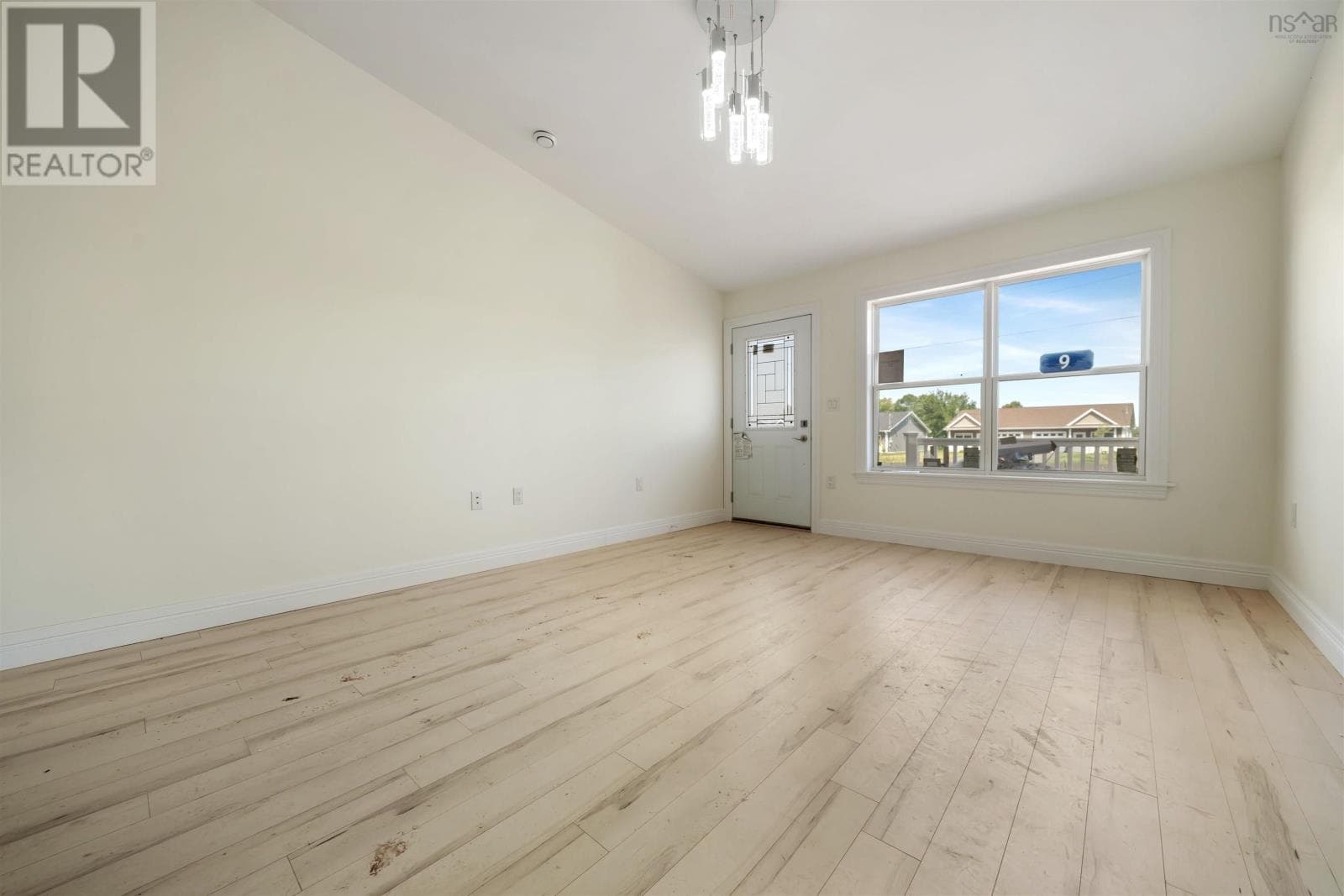 9 SUMMER HILL Place photo 5