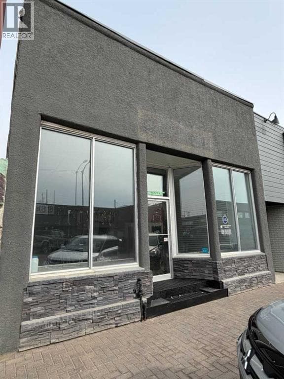 5327 48 Avenue photo 2