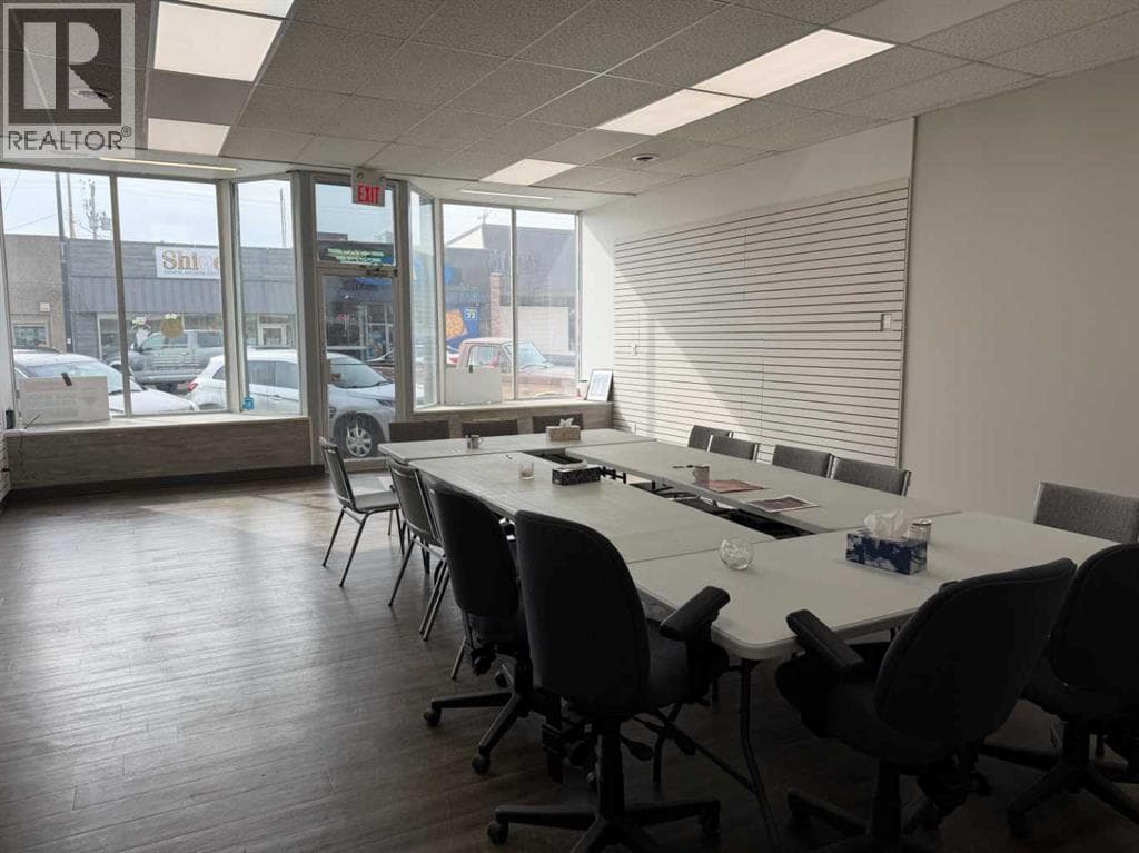 5327 48 Avenue photo 4