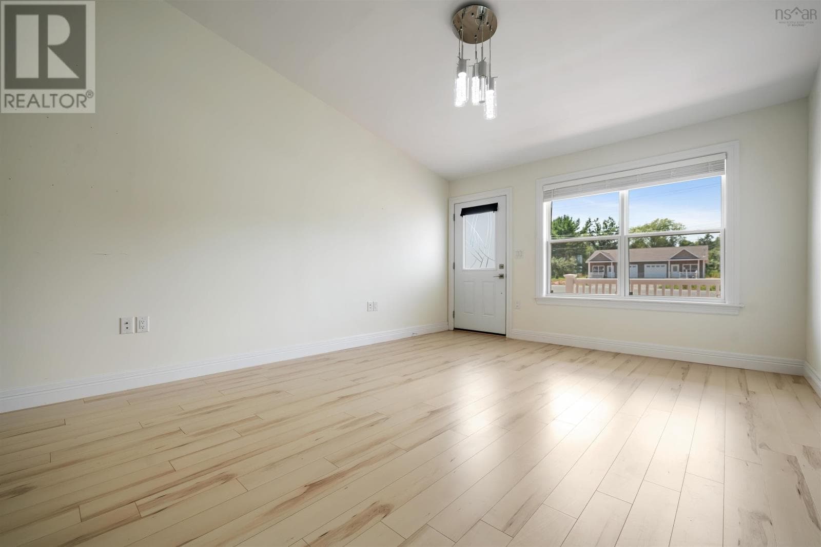 12 SUMMER HILL Place photo 5