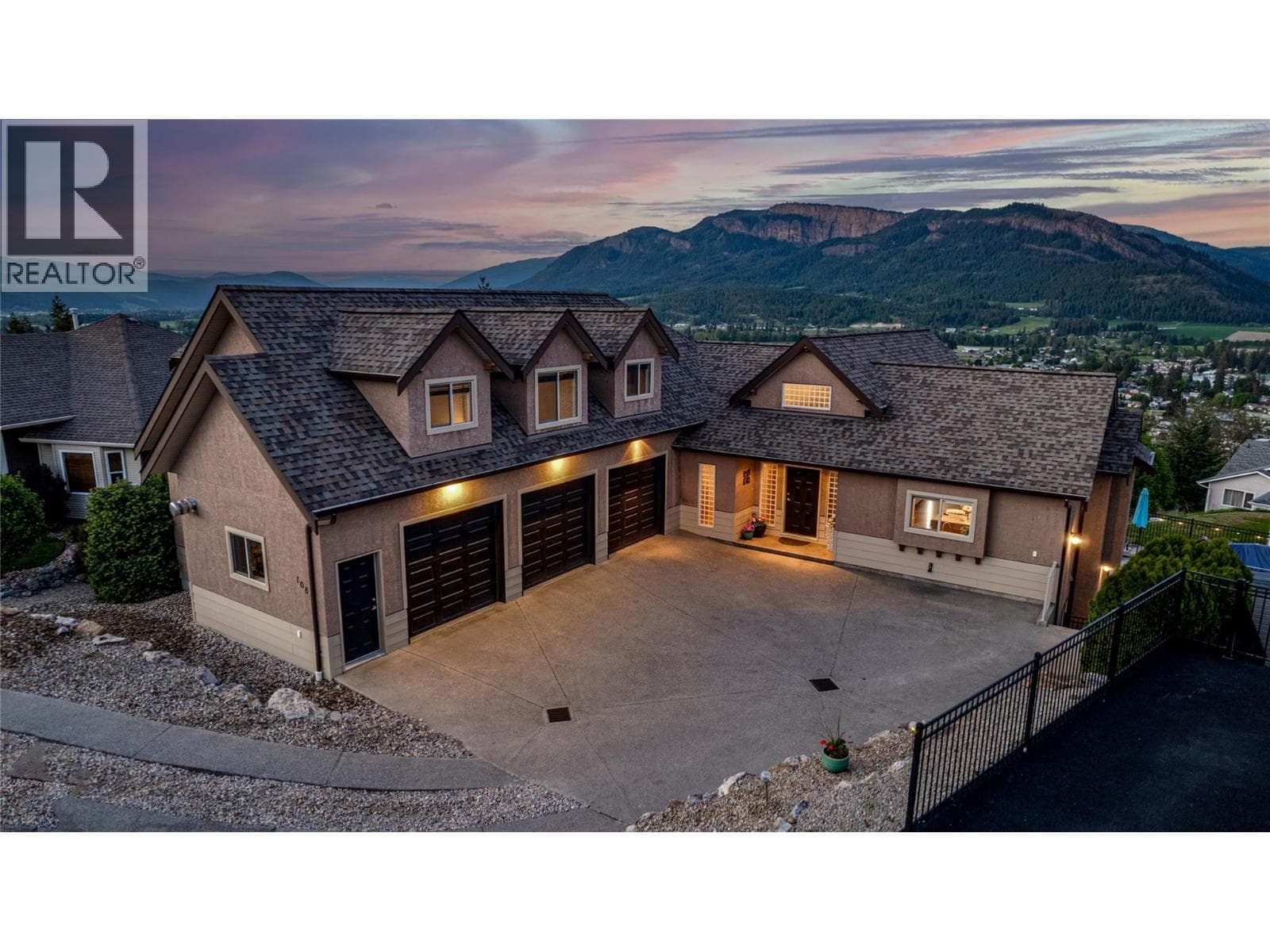 108 Red Rock Crescent photo 4