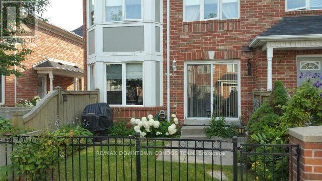 154 - 18 CLARK AVENUE W photo 4