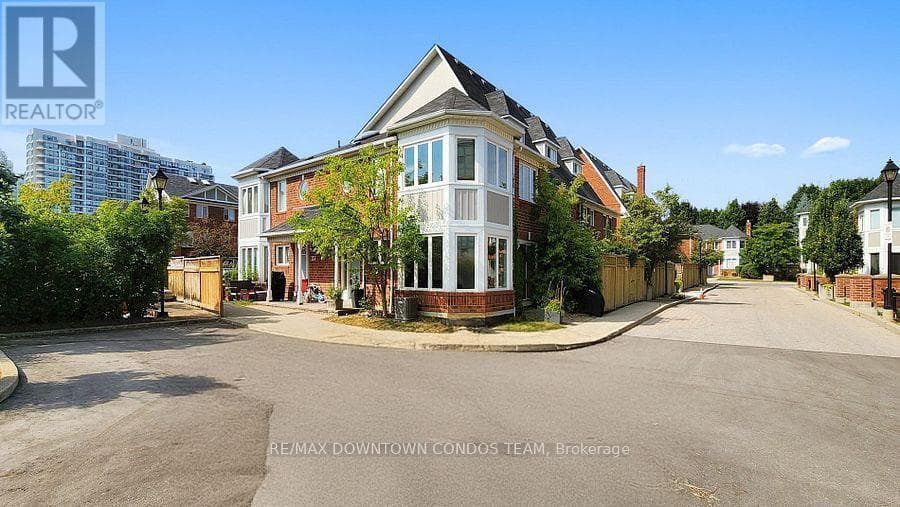154 - 18 CLARK AVENUE W photo 3