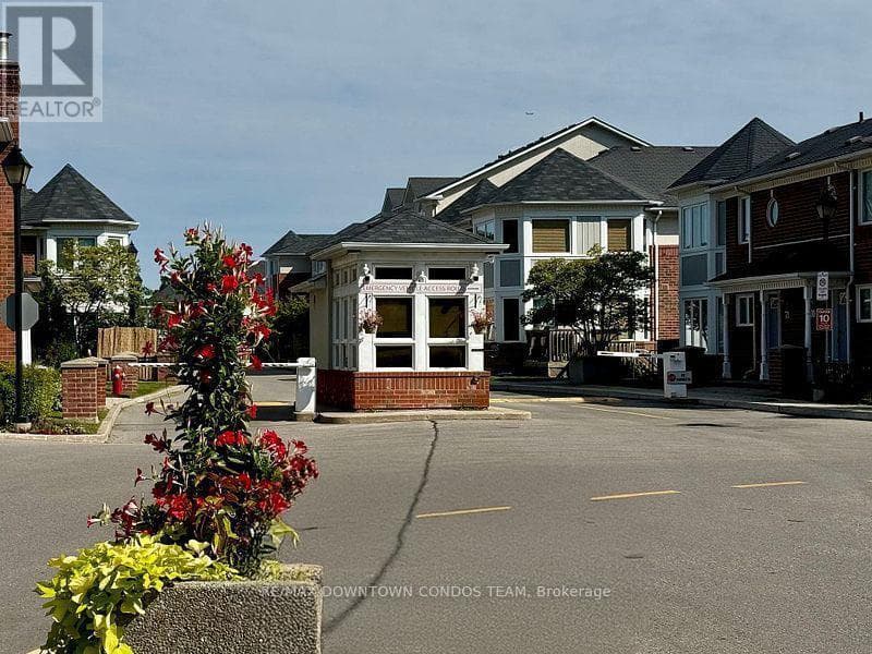 154 - 18 CLARK AVENUE W photo 2