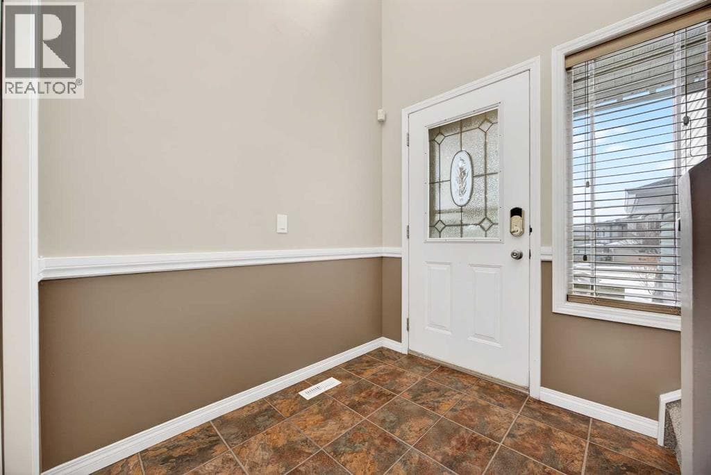 378 Panamount Drive NW photo 2
