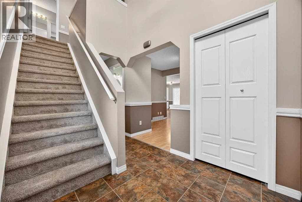 378 Panamount Drive NW photo 3